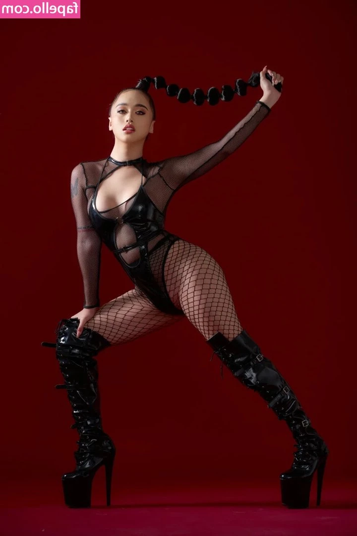 Carrie Colby [ carrie-colby ] - Acordando com tesão  fui logo bater uma