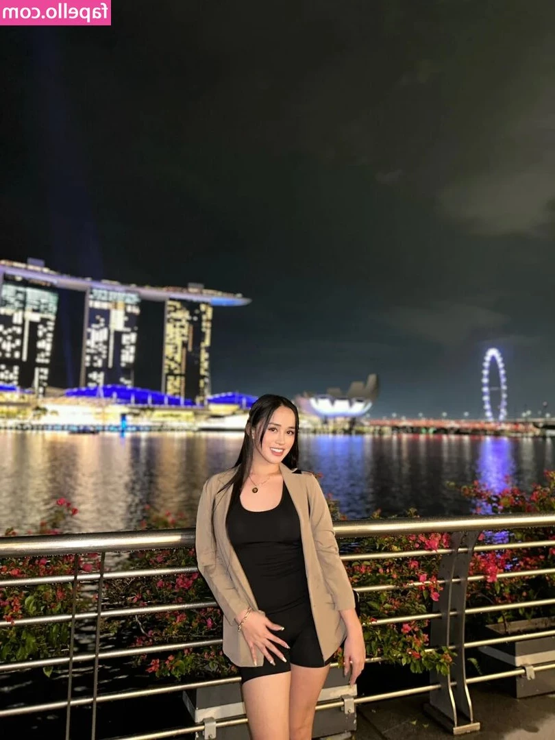 Carrie Colby [ carrie-colby ] - Sucking my she cock and swallowing cum after my walk in the park.