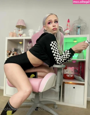 Penelope Ford [ penelope-ford ] - I won t be like Eva  but like   What do you want me to do in the chair