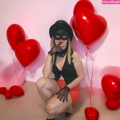 u470082529 - How about a fun solo session with my BIG toy from behind!!
