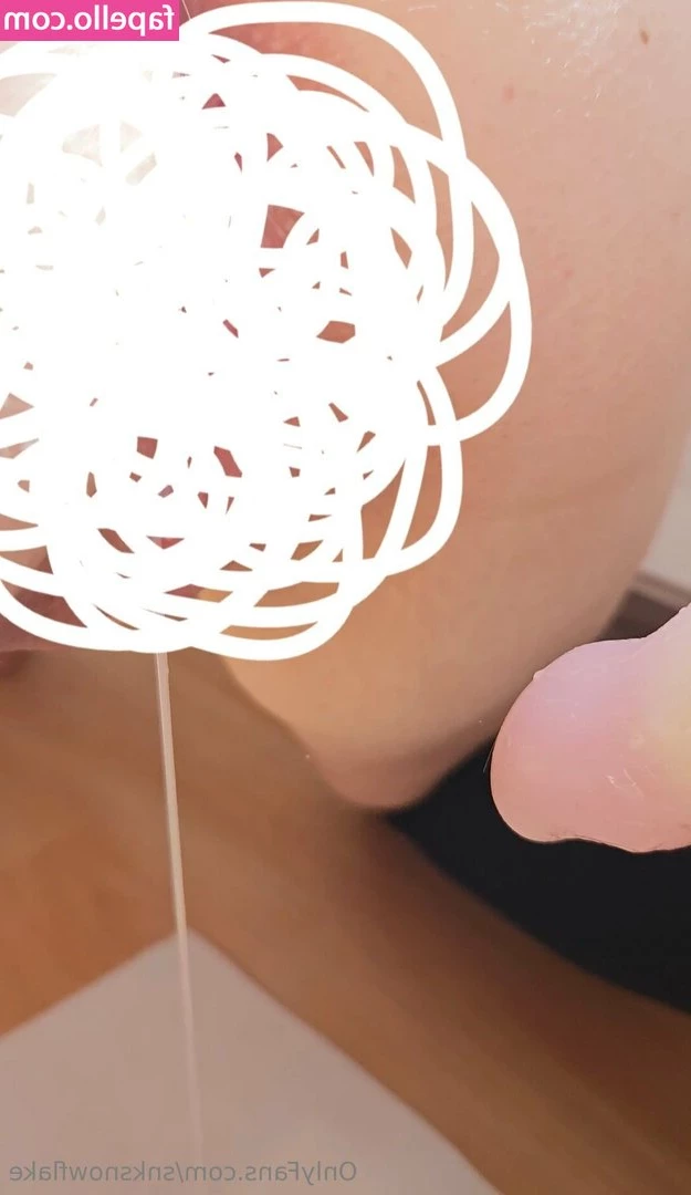 snksnowflake [ snksnowflake-1 ] - Tried doing subscriptions on IG and it’s SO LAME.. can’t “pose