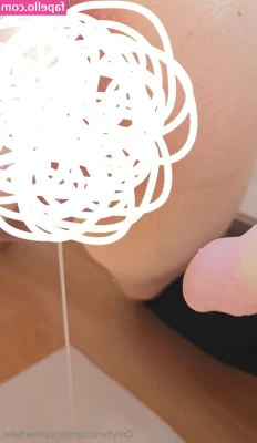 snksnowflake [ snksnowflake-1 ] - Tried doing subscriptions on IG and it’s SO LAME.. can’t “pose