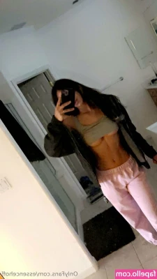 Essence Hoffman [ essence-hoffman ] - They are hungry for ur tongue