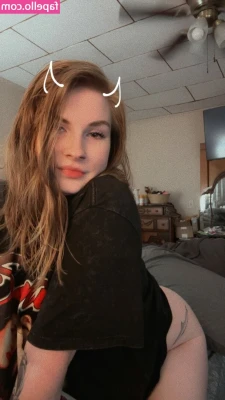 Courtney T [ courtney-t ] - What do u want me to show u first? 😈