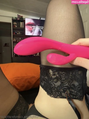 brattylaz - Imagine you go to your kitchen and find me naked and cooking for you