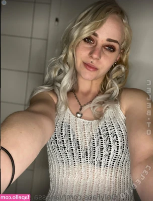 vanessa sommer [ vanessa-sommer-6 ] - Some booty to start your day 🥵 What do you guys like focus on?