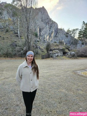 Poppy Brightwater [ poppy-brightwater ] - Want to watch Netflix and cuddle?