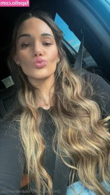 Natalie Evans [ natalie-evans ] - Friday night she s lonely