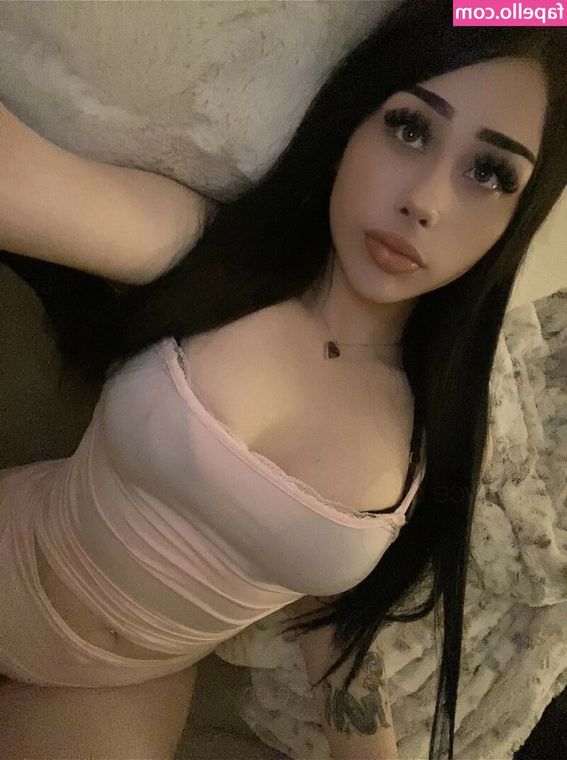 grimvce - A hand in the pants is worth two in my... Bush? 😅😏