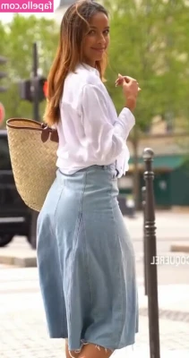 Flora Coquerel [ flora-coquerel ] - Gonna be sendin a lil goodie out in your messages this week. 😇