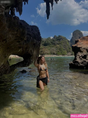 Rubi_ste [ rubi-ste ] - Good morning loves. It’s titty Tuesday 🍼🍼❤️