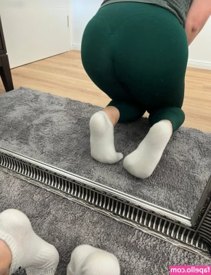 mia-secretside [ mia-secretside-1 ] - Look how cute my holes are 😈