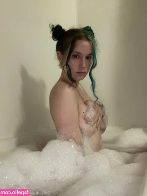 phantompixie - I'm having trouble getting to bed tonight, so I dropped a SURPRISE