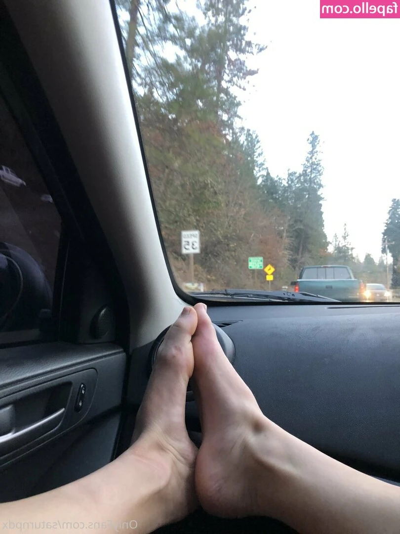 phantompixie - I never say no to a banana 😈🍌