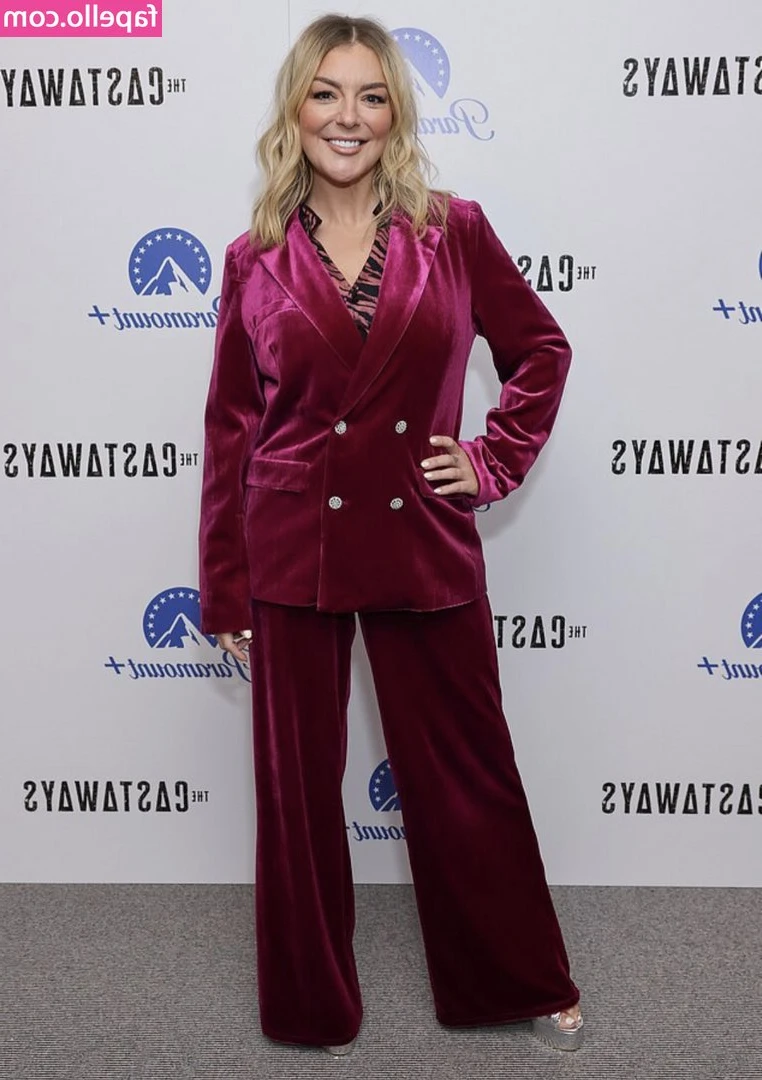 Sheridan Smith [ sheridan-smith ] - Scratching my favorite work out pants 💙 Follow me on IG & Sub