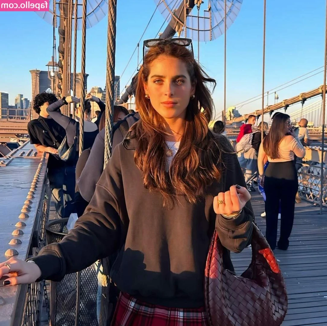 Fatima Bosch [ fatima-bosch ] - Playing with my tight furry hole