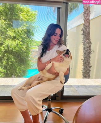 Fatima Bosch [ fatima-bosch ] - Enjoy your dinner. 🍑