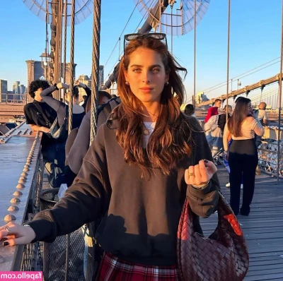 Fatima Bosch [ fatima-bosch ] - Images captured by  lucis-et-umbrae from our  TWO STOOLS  video  So