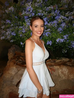 Nicole Sachova [ nicole-sachova ] - Saturday evenings always have a special vibe