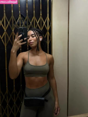 Amanda Mendes [ amanda-mendes ] - Follow me for more naughty content