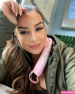 Assiarose - But can I talk about more than my body here and share regular