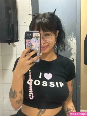 reibrooks - Guess what I'm thinking right now?😈 DM me