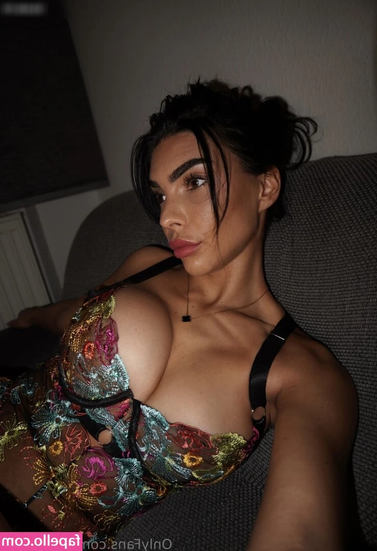 Krissiswrld - Anyone Wanna Shower Wit Me