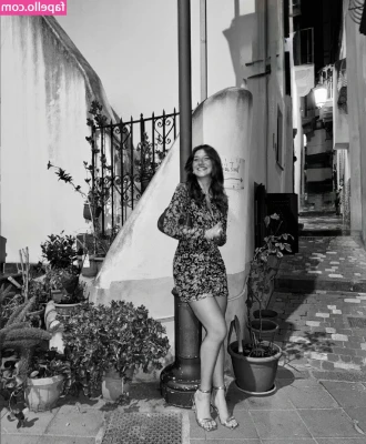 Laura Di Russo [ laura-di-russo ] - Lil booties matter