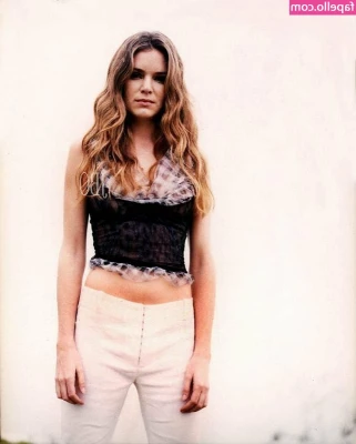 Jacinda Barrett [ jacinda-barrett ] - Spect some nice content with this outfit