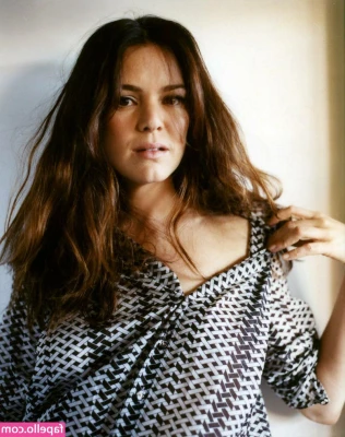 Jacinda Barrett [ jacinda-barrett ] - Room with a view