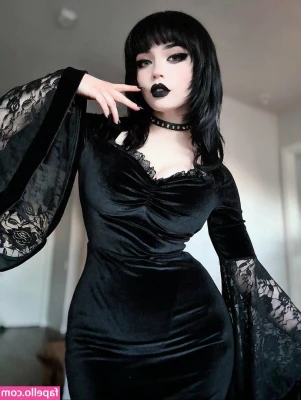 queennephi - Who's ready to submit to me?? 😈🍆💦