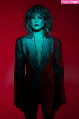 Sarah Jones [ sarah-jones ] - Nackt in strapse mit braunen Strümpfen