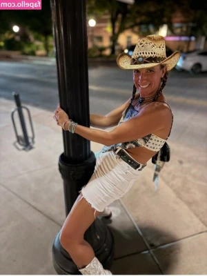 Infinitedevotion - Happy feet Monday. Got a request for my feet hehehhe