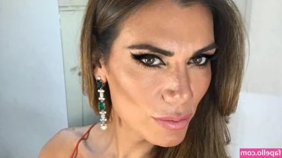 Flor De La V [ flor-de-la-v ] - Vill ha massage  med ett happy ending