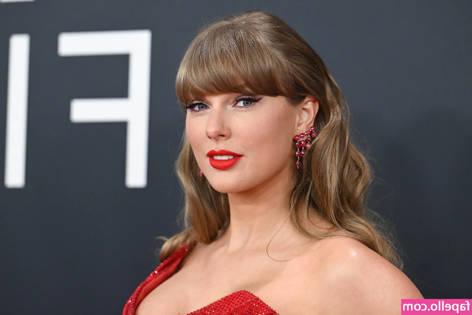 Taylor Swift AI [ taylor-swift-ai ] - Different angle from tipsey sex last night  I was soo far gone   I