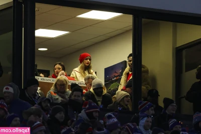 Taylor Swift AI [ taylor-swift-ai ] - Watch us in the shower getting wet and fucked