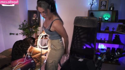 kyriatv - CUM sunbathe with me... And cum on me😋 Check your DM,