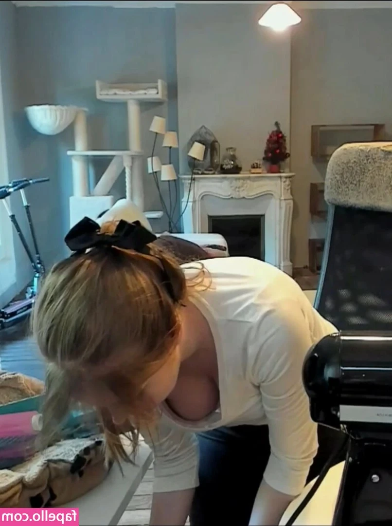 kyriatv - Testing 1 2 3  how s this mic working  I seem to have forgotten