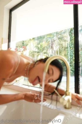 WildTigerClub [ wildtigerclub-1 ] - Playing with boomerang again 🤣