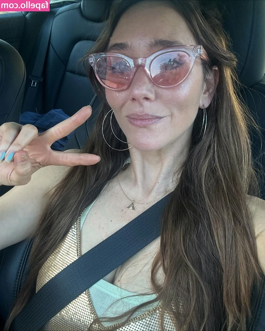 Patty Guggenheim [ patty-guggenheim ] - Heheh my titties are so big I can lick my own nips