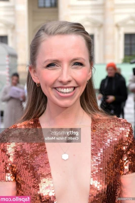 Anna Lapwood [ anna-lapwood ] - What are you doing in my shower daddy  THIS IS NOT APPROPRIATE  You