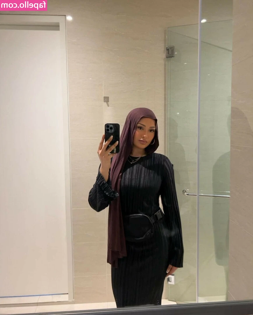 thaslimaakkas - There’s something naughty to unlock in your DMs 😈🦑