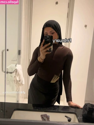 thaslimaakkas - Sorry to keep you waiting babes    Message me for the video I made