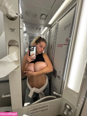 Lea Sanz [ lea-sanz-1 ] - I m a Smol bb