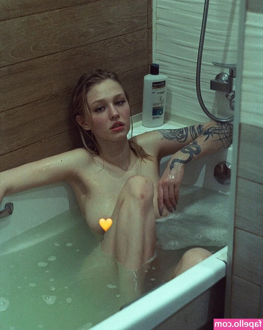 Dasha Chekanova [ dasha-chekanova ] - Happy Monday everyone