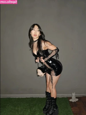 Emma Meili [ emma-meili-90 ] - Kitten spanking  Includes a little pussy spanking too