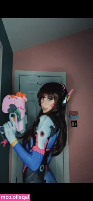 izassassin - I'm a food eating machine 🥰🍔🍟