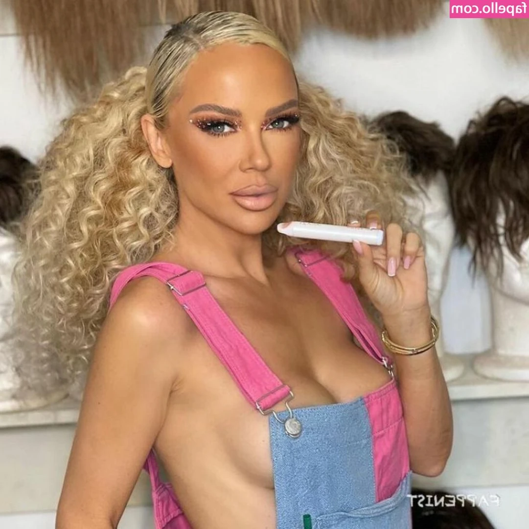 Maja Suput [ maja-suput ] - Hello my babes!