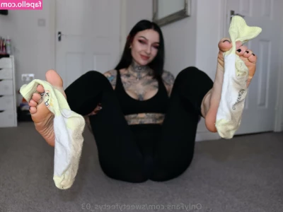 sweetyfeetys_03 [ sweetyfeetys-03-2 ] - Anyone wanna sit on this?