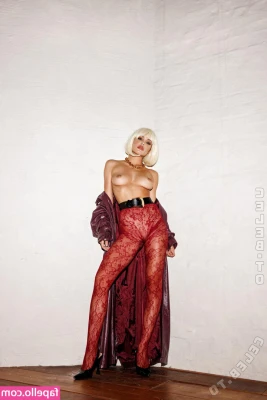 Pénzes Anna [ pnzes-anna ] - What kind of content do you guys want to see more of on here? JOI,